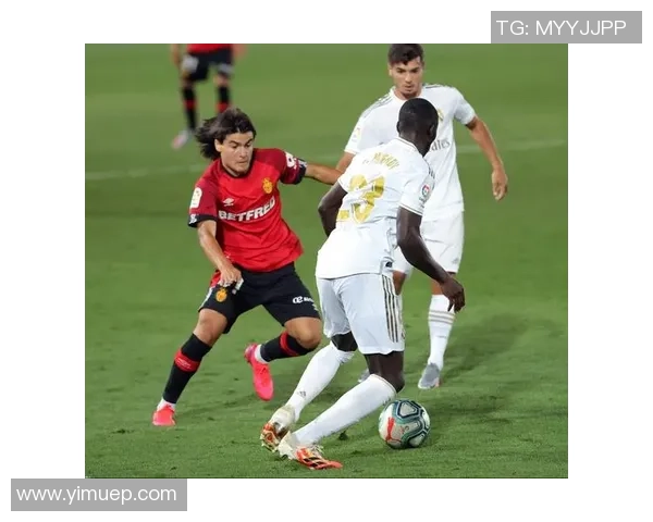 贝拉拉：从天赋少年到足球巨星的成长之路与未来展望