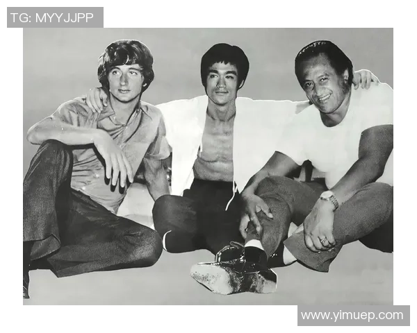 足球传奇李小龙：从绿茵场到武术巨星的跨界之路